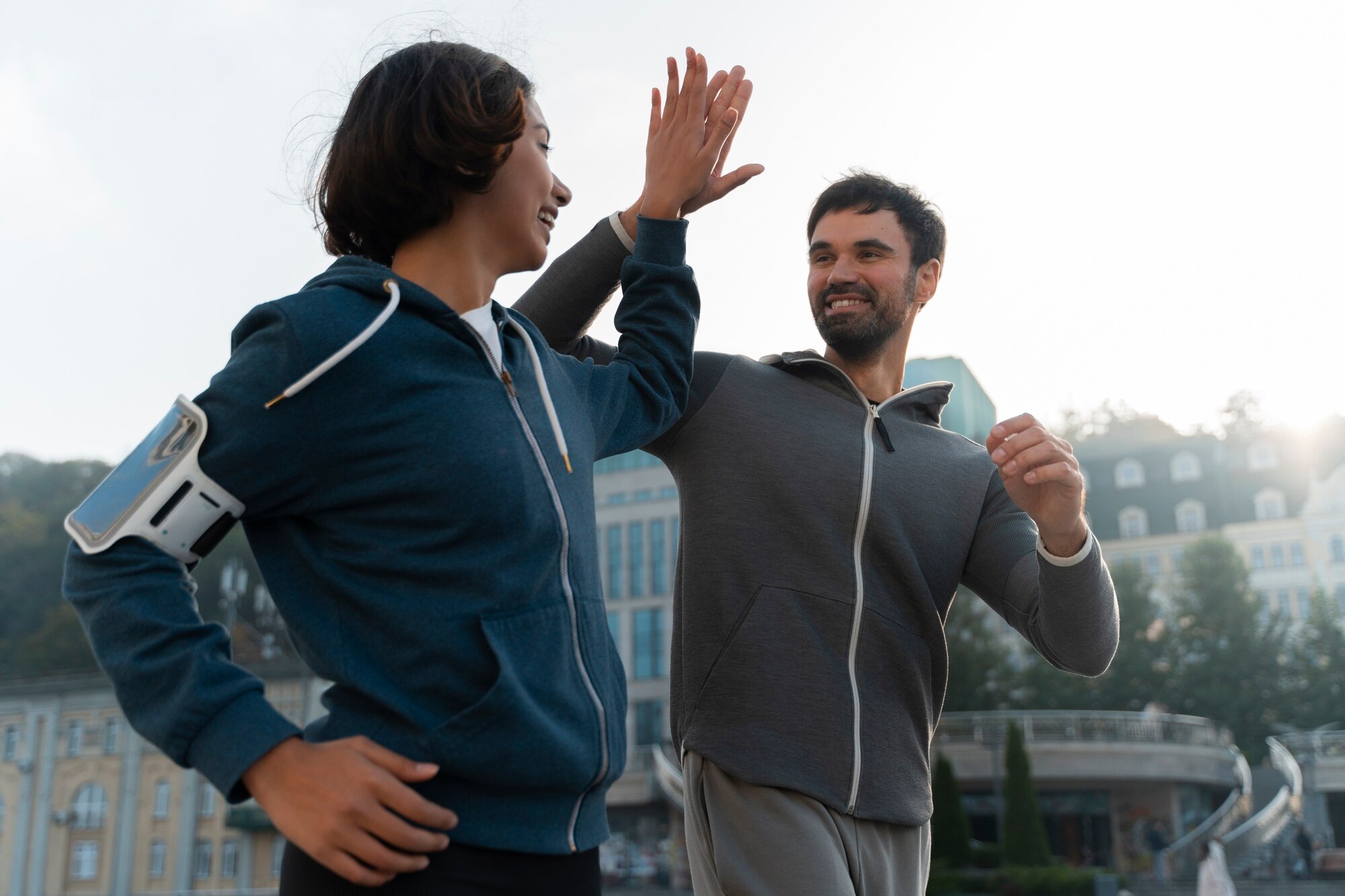 mediano tiro latino gente entrenando al aire libre 23 2151039459